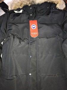 Can*a Go*e coat-062