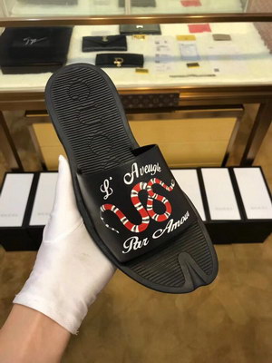 G*u*i slippers(aaa)-270