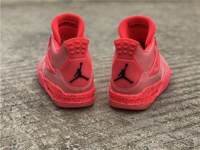 Air Jordan 4 NRG “Hot Punch“