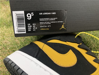 Air Jordan 1 Mid-032
