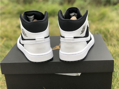 Air Jordan 1 Mid-033