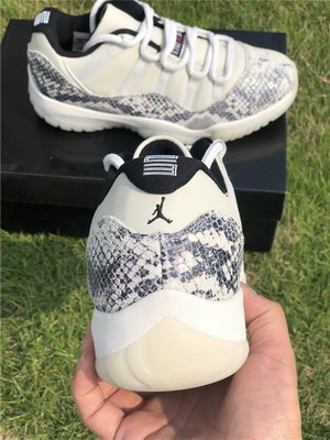 Air Jordan 11 Low Snakeskin White/Black