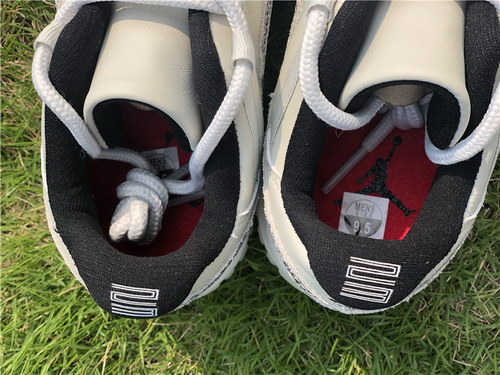 Air Jordan 11 Low Snakeskin White/Black