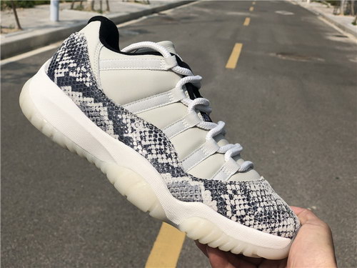 Air Jordan 11 Low Snakeskin White/Black