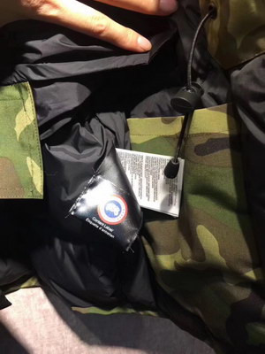 Can*a Go*e coat-111