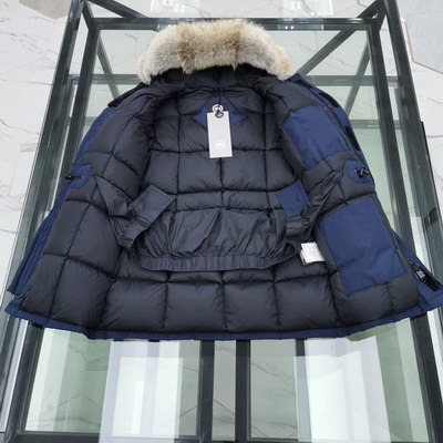 Can*a Go*e coat-104