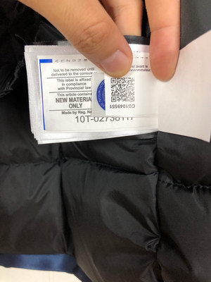 Can*a Go*e coat-117