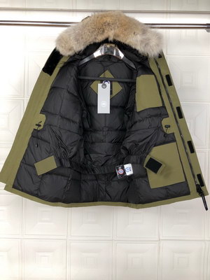Can*a Go*e coat-114