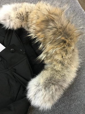 Can*a Go*e coat-103
