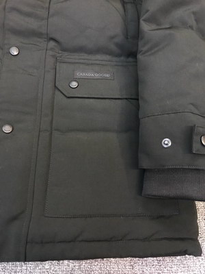 Can*a Go*e coat-103