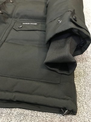 Can*a Go*e coat-102