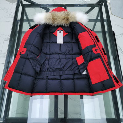 Can*a Go*e coat-110