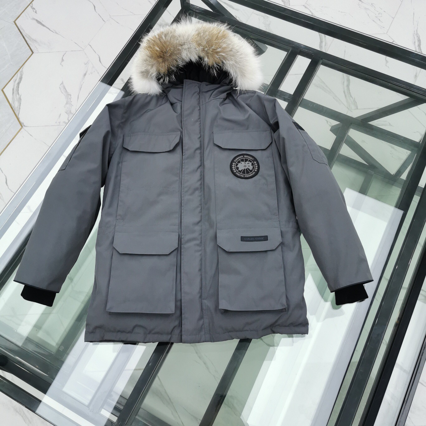 Can*a Go*e coat-106