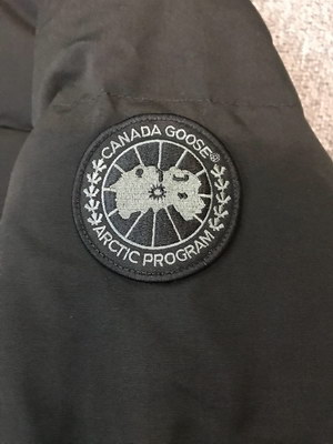 Can*a Go*e coat-103