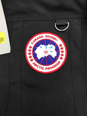 Can*a Go*e coat-144