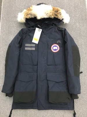 Can*a Go*e coat-145