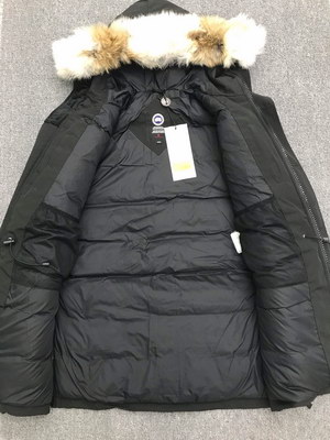 Can*a Go*e coat-144