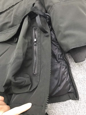 Can*a Go*e coat-143