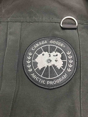 Can*a Go*e coat-143