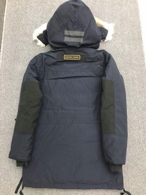 Can*a Go*e coat-145