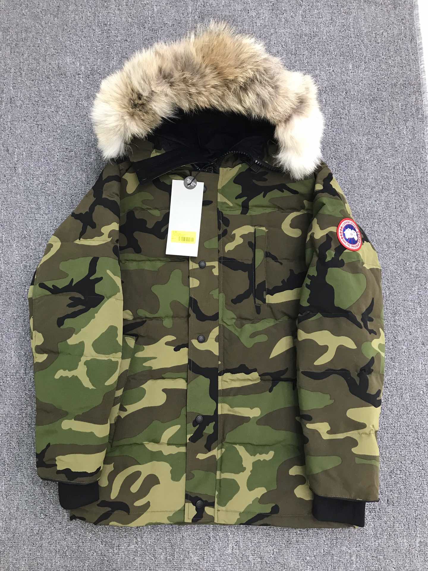 Can*a Go*e coat-156