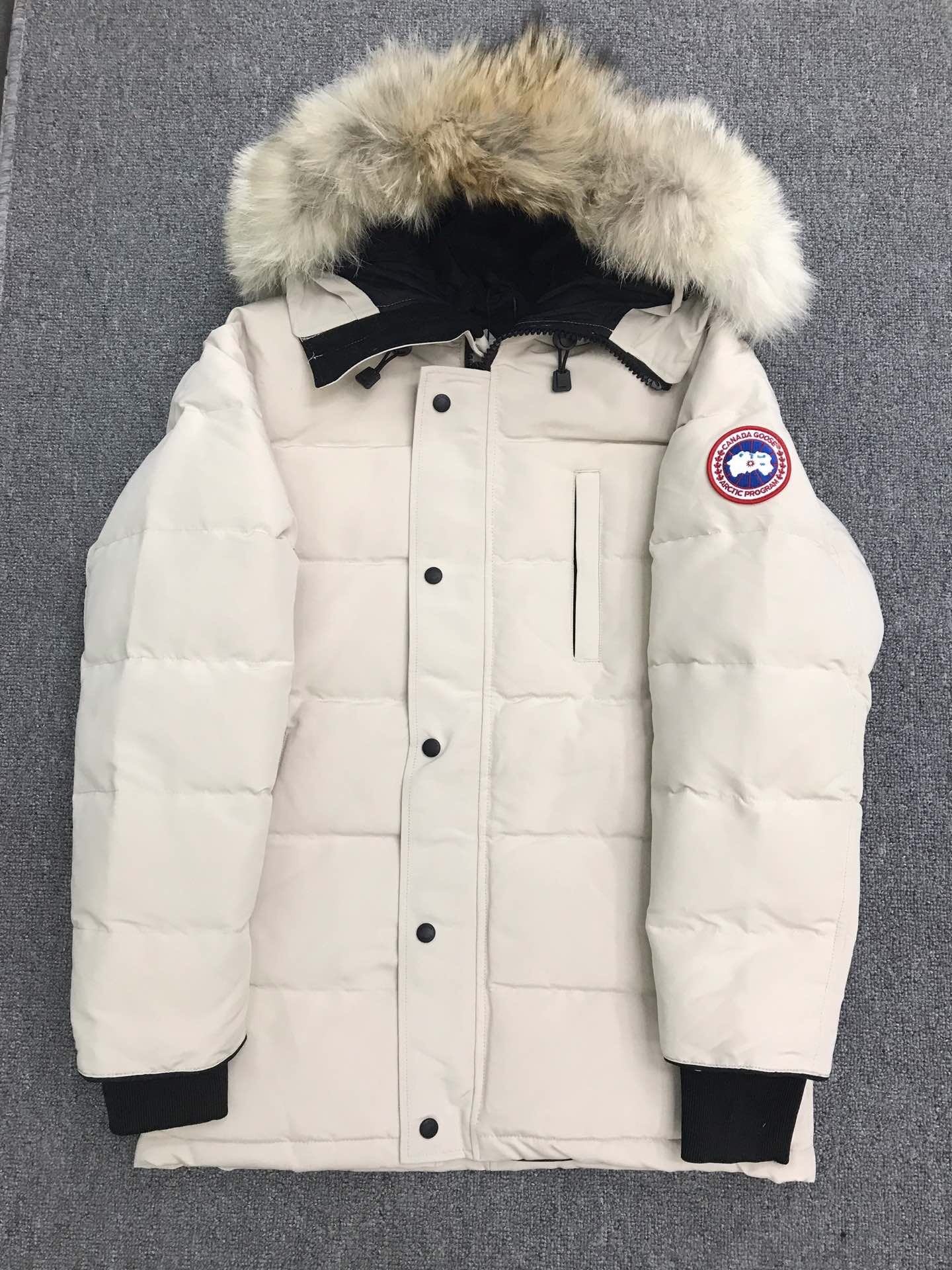 Can*a Go*e coat-155
