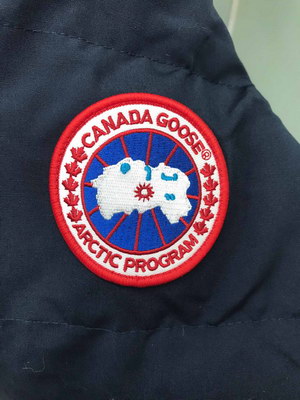 Can*a Go*e coat-157
