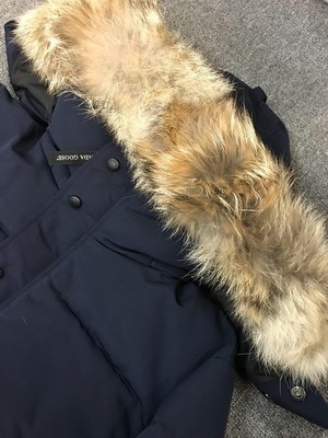 Can*a Go*e coat-152
