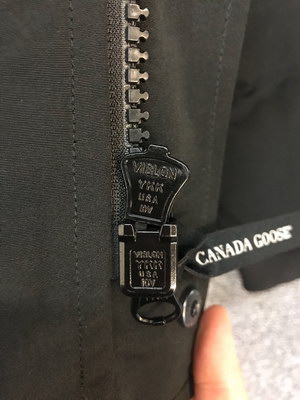 Can*a Go*e coat-150