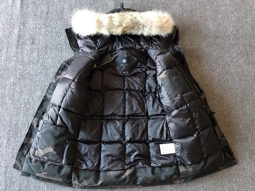 Can*a Go*e coat-13-166