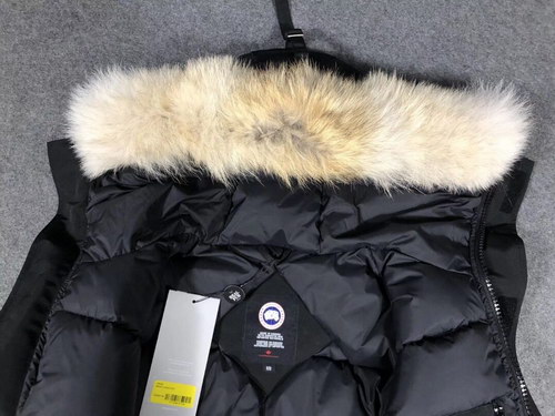 Can*a Go*e coat-13-164