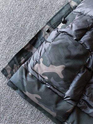 Can*a Go*e coat-13-166