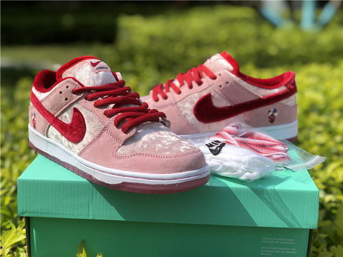 StrangeLove x Nike SB Dunk Low