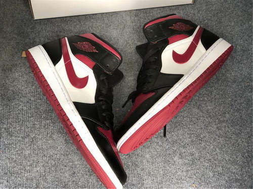 Air Jordan 1 Mid “Bred Toe”