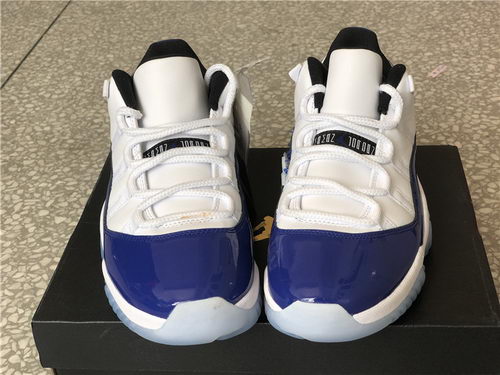 Air Jordan 11 Low  “Concord”