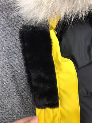 Can*a Go*e coat-182