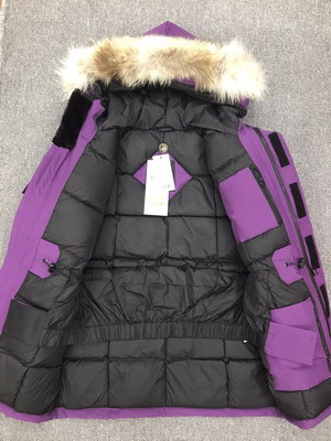 Can*a Go*e coat-180