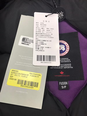 Can*a Go*e coat-180