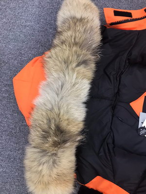 Can*a Go*e coat-181