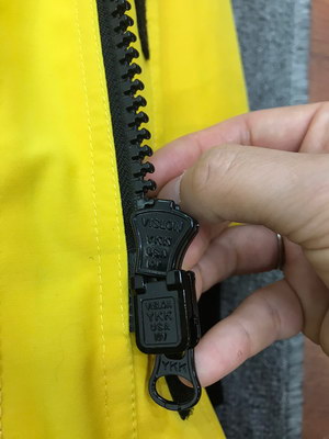 Can*a Go*e coat-182