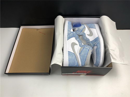 Air Jordan 1“ Hype Royal”