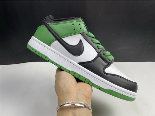 Nike SB Dunk Low “Classic Green”