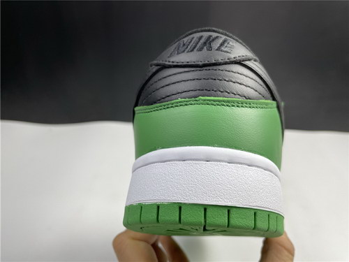 Nike SB Dunk Low “Classic Green”