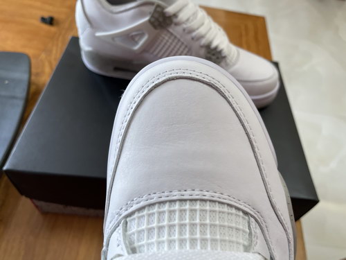 Air Jordan 4 “White Oreo”