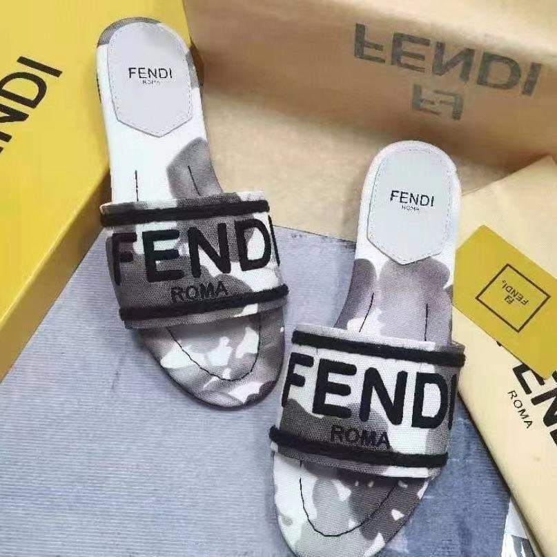 F**di slippers women(aaa)-015