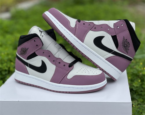 Air Jordan 1 Mid SE Berry