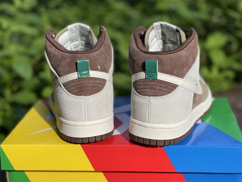 Nike Dunk High “Light Chocolate”