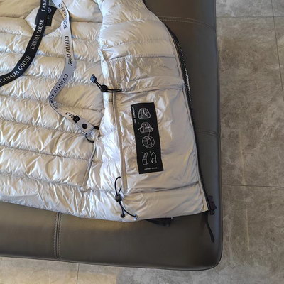 Can*a Go*e coat-186