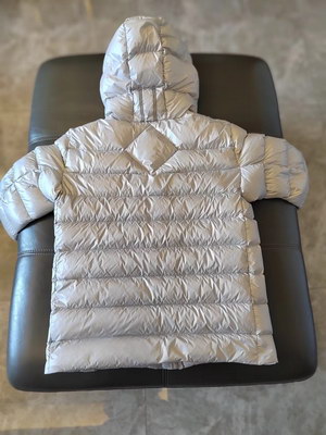 Can*a Go*e coat-186
