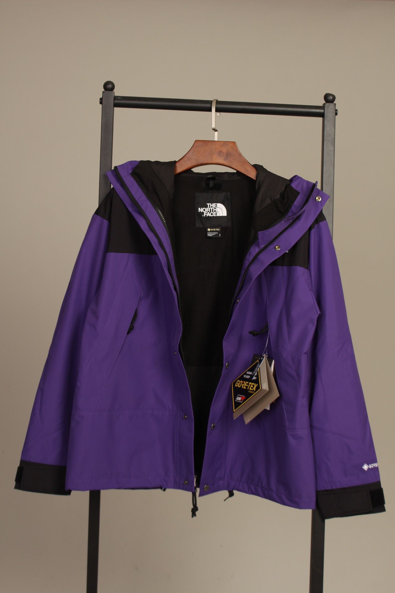 the n0*h F**e coat-023